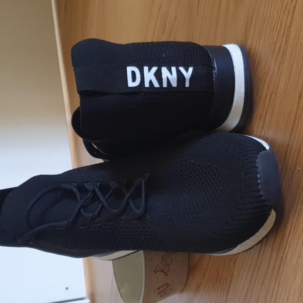 DKNY sneaker size 9 slip on
